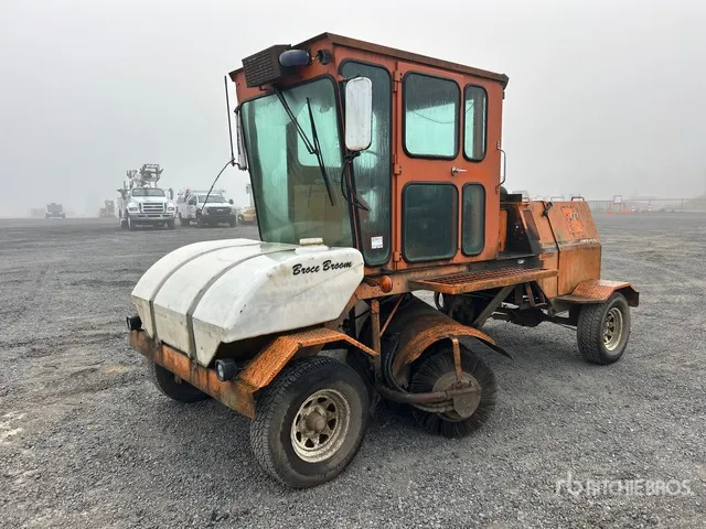 1998 Broce RC350 Self-Propelled Broom