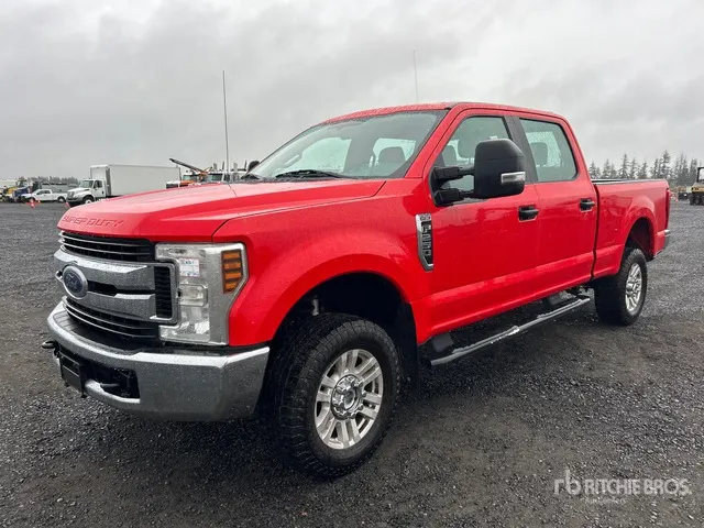 2017 Ford F-250 STX 4x4 Crew Cab Pickup