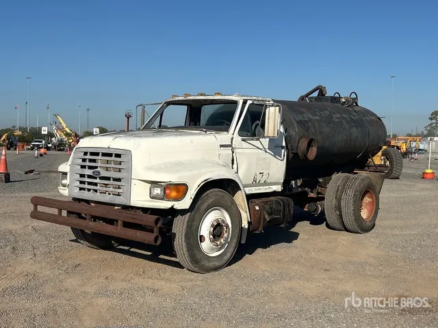1998 Ford F800 1500 gal 4x2 Tanker Truck