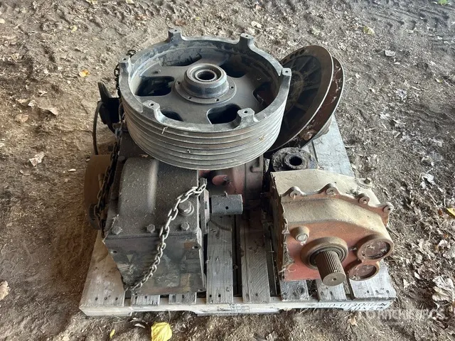 Combine Transfer Case - Fits Gleaner Combine