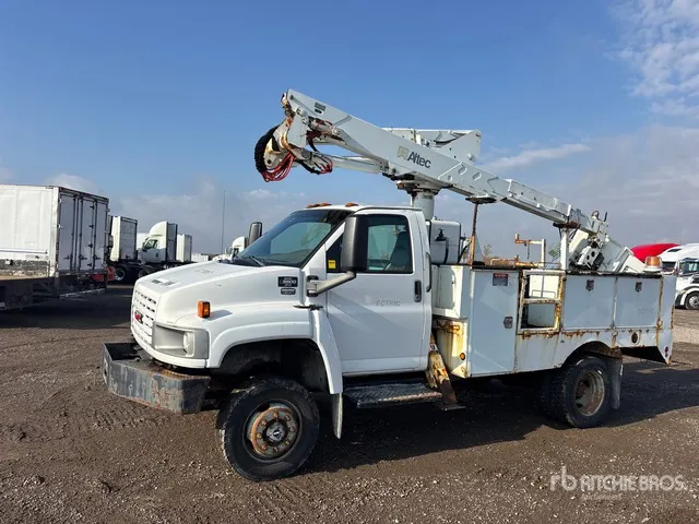 Altec AT37-G 37 ft on 2006 GMC C5500 4x4 Bucket Truck