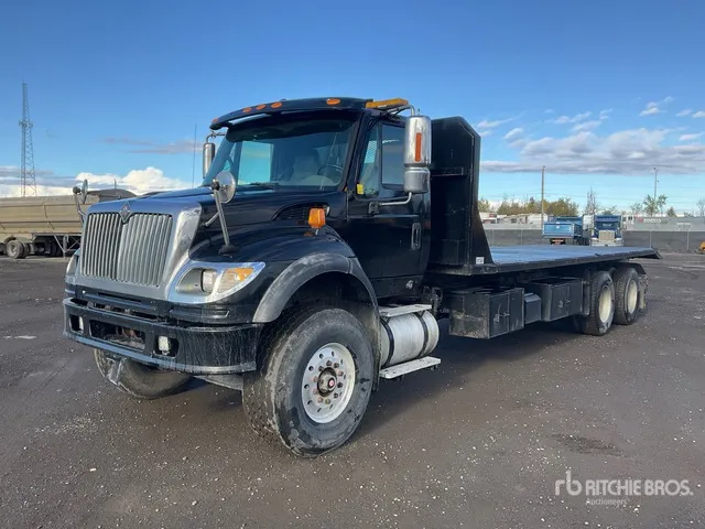 2006 International 7600 6x4 Roll-Off Truck