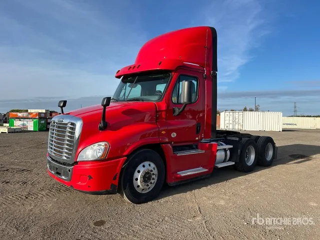 2020 Freightliner Cascadia 125 6x4 T/A Day Cab Truck Tractor