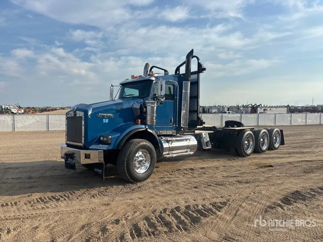 2016 Kenworth T800 8x6 Logging Tri/A Day Cab Truck Tractor