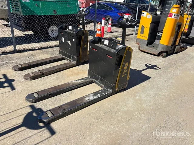 2019 Yale MPB045 4510 lb Electric Pallet Jack