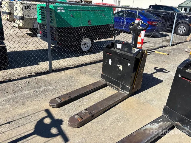 2019 Yale MPB045 4510 lb Electric Pallet Jack