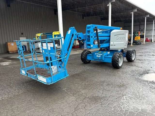 2018 Genie Z-45/25J 4WD Diesel Articulating Boom Lift