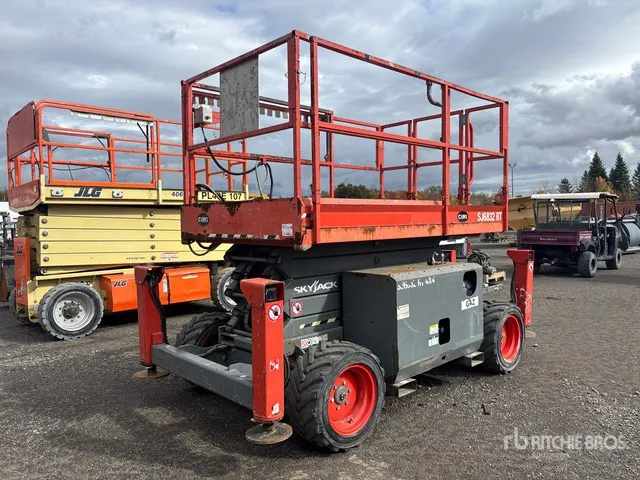 2017 Skyjack SJ6832 RT Dual Fuel Scissor Lift