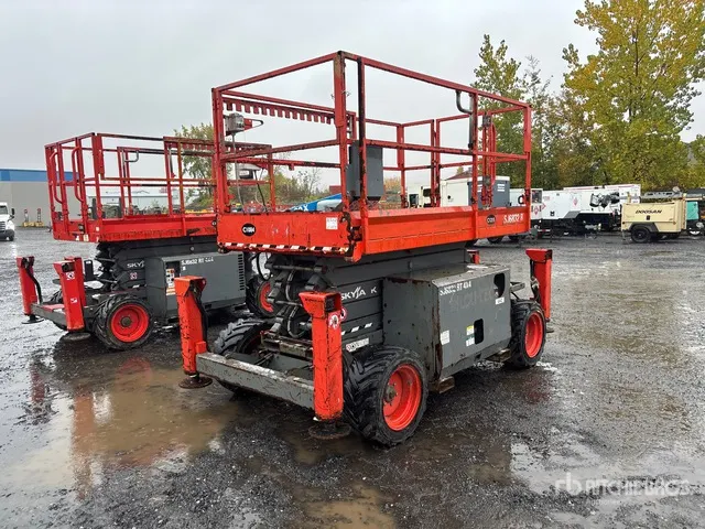 2018 Skyjack SJ6832 RT 4x4 Dual Fuel Scissor Lift