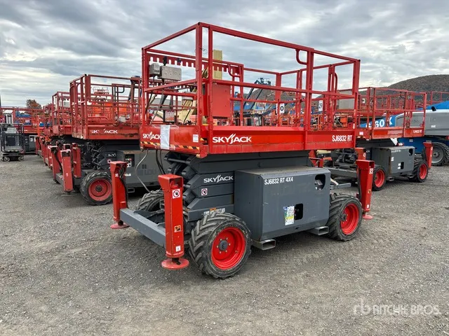 2020 Skyjack SJ6832 RT 4x4 Dual Fuel Scissor Lift