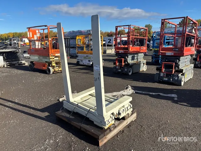 Cascade 50D-CES-13B 46 in Hydraulic Fork Attachment