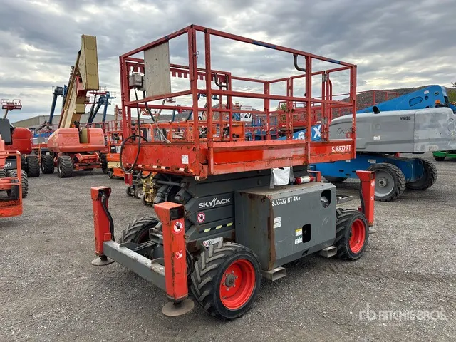 2017 Skyjack SJ6832 RT 4x4 Dual Fuel Scissor Lift