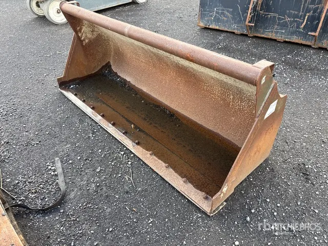 Kubota 72 in Q/C Skid Steer Bucket