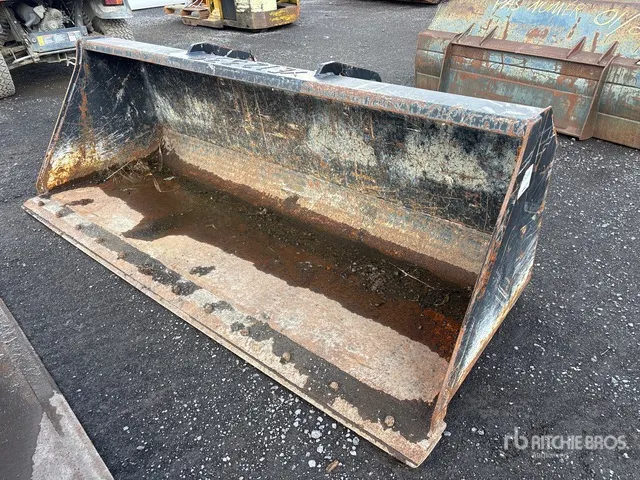 HLA 96 in Telehandler Bucket