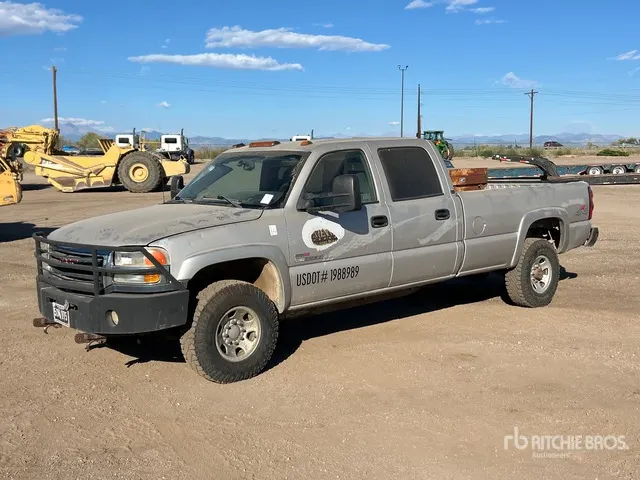 2005 GMC Sierra 3500 SLE 4x4 Crew Cab Pickup