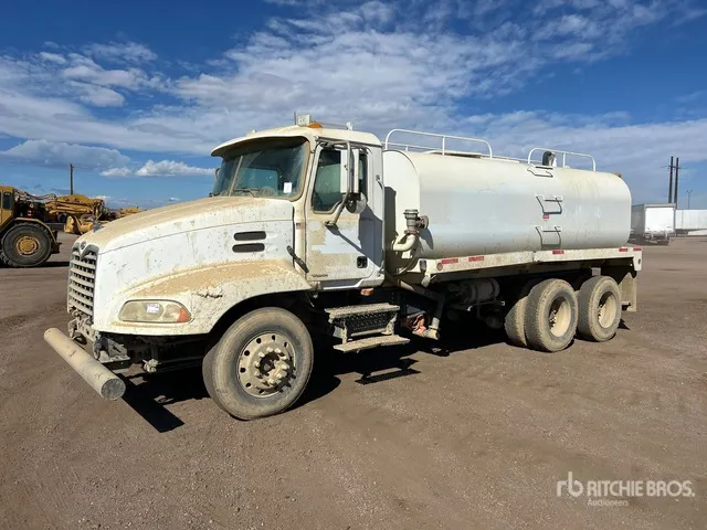 2006 Mack CXN613 4000 gal 6x4 Water Truck