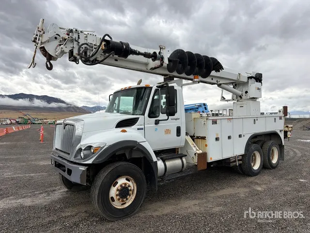 Altec D3060BTR on 2013 International 7400 6x6 Digger Derrick Truck
