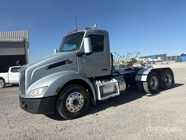 2022 Peterbilt 579 6x4 T/A Day Cab Truck Tractor