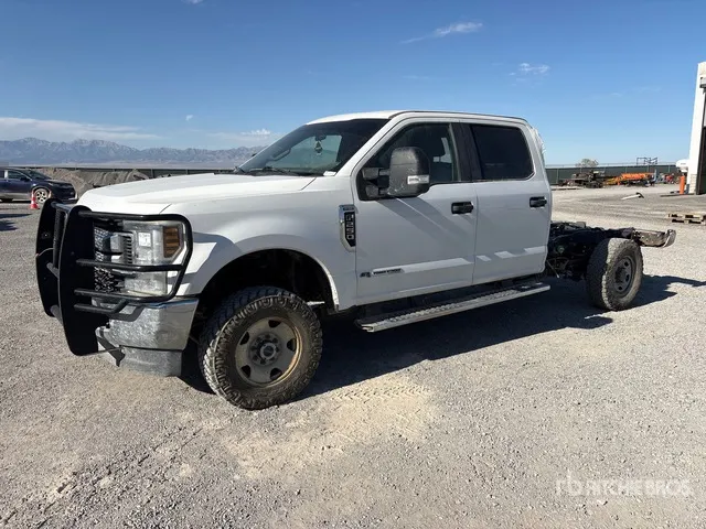 2019 Ford F-250 STX 4x4 Extended Cab Cab and Chassis