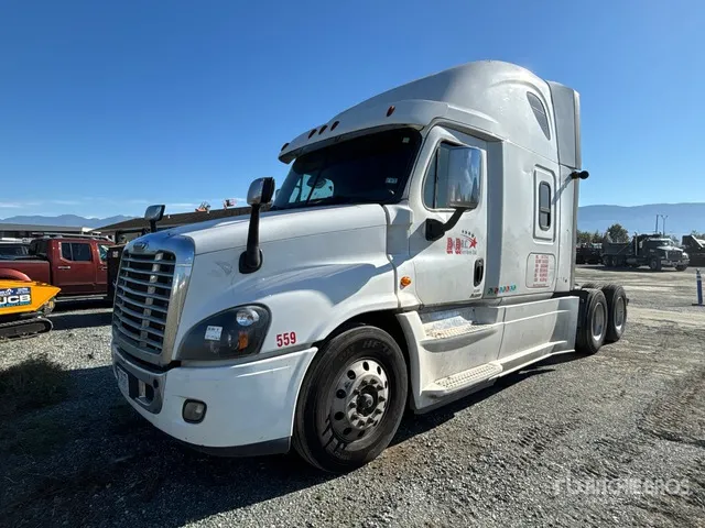 2016 Freightliner Cascadia 125 6x4 T/A Sleeper Truck Tractor (Inoperable)