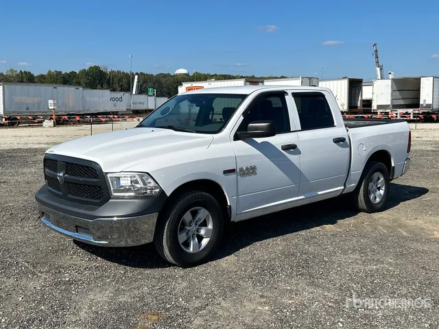 2016 Ram 1500 4x2 Crew Cab Pickup