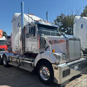 2017 Western Star 4864FXB 6x4 T/A Sleeper Truck Tractor