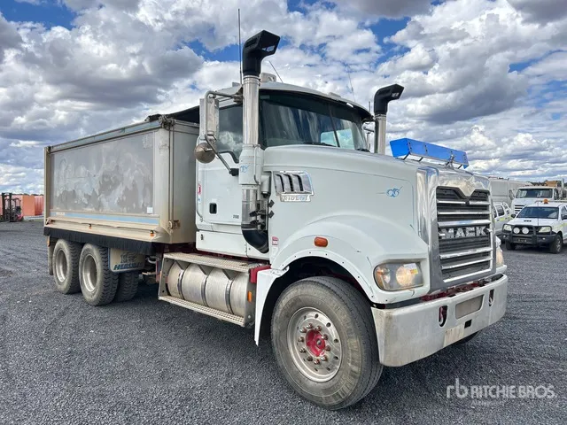 2010 Mack CMHR Trident 6x4 T/A Dump Truck
