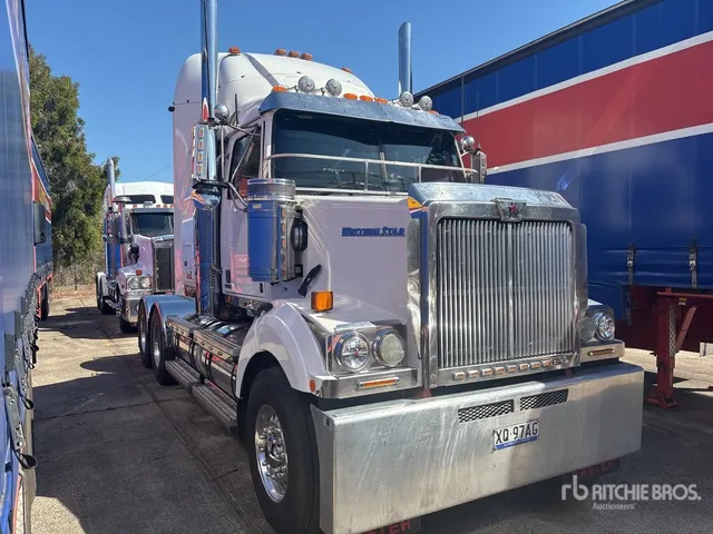 2017 Western Star 4864FXB 6x4 T/A Sleeper Truck Tractor