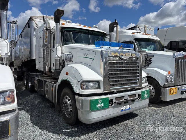 2020 Mack CLXT Superliner 6x4 T/A Sleeper Truck Tractor