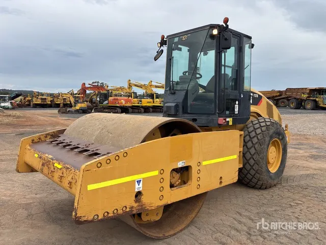 2009 Cat CS76 Smooth Drum Compactor