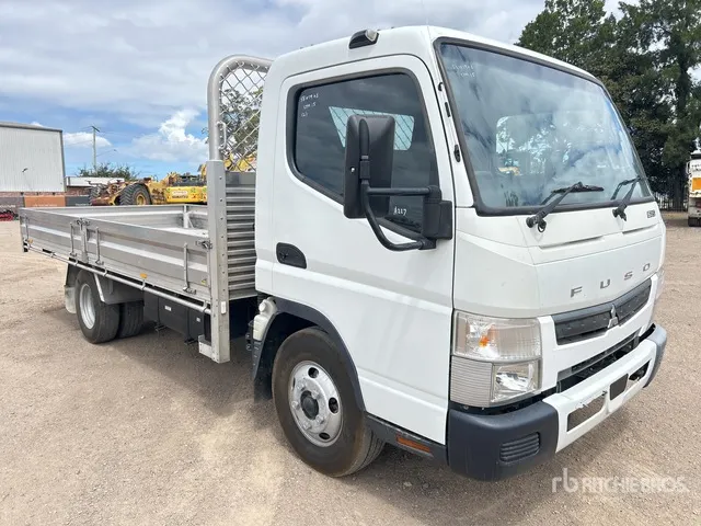 2020 Mitsubishi Fuso Canter 4x2 Flatbed Truck