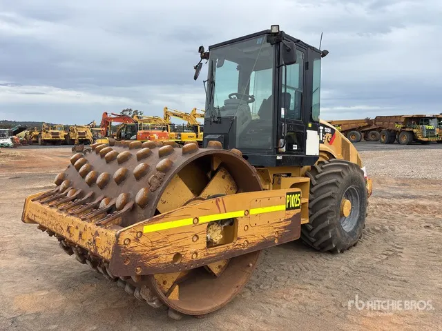 2010 Cat CS56 Smooth Drum Compactor