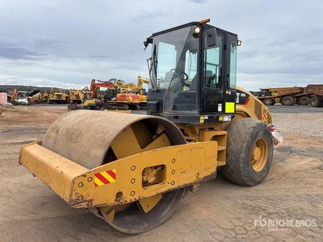 2008 Cat CS56 Smooth Drum Compactor