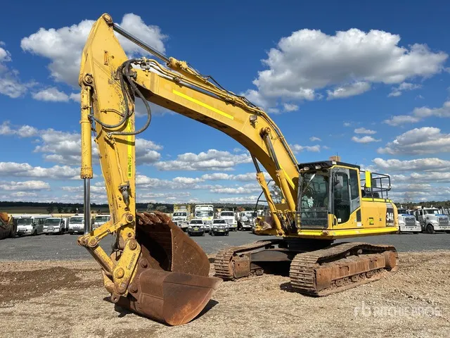 2017 Komatsu PC300LC-8M0 Tracked Excavator