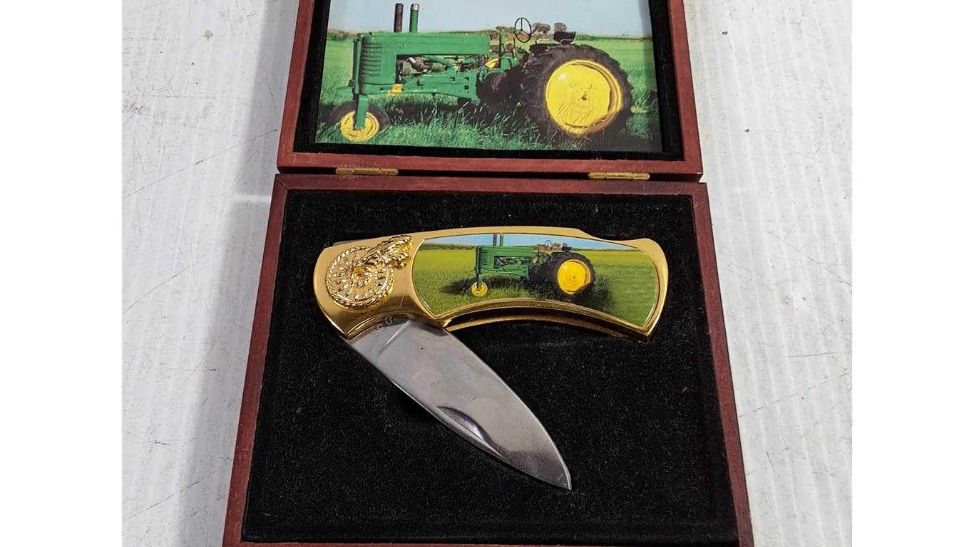 (1) John Deere Collector's Pocket Knife in Display Box
