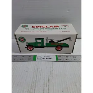 1:25 1931 Hawkeye Wrecker Bank with Sinclair Gas Advertising