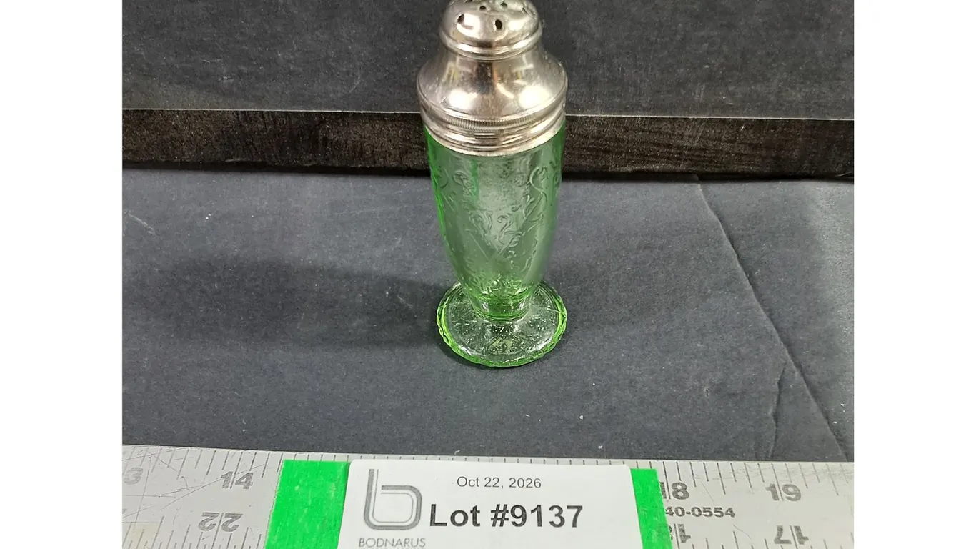 Depression/Uranium Glass Florentine No.2 Shaker