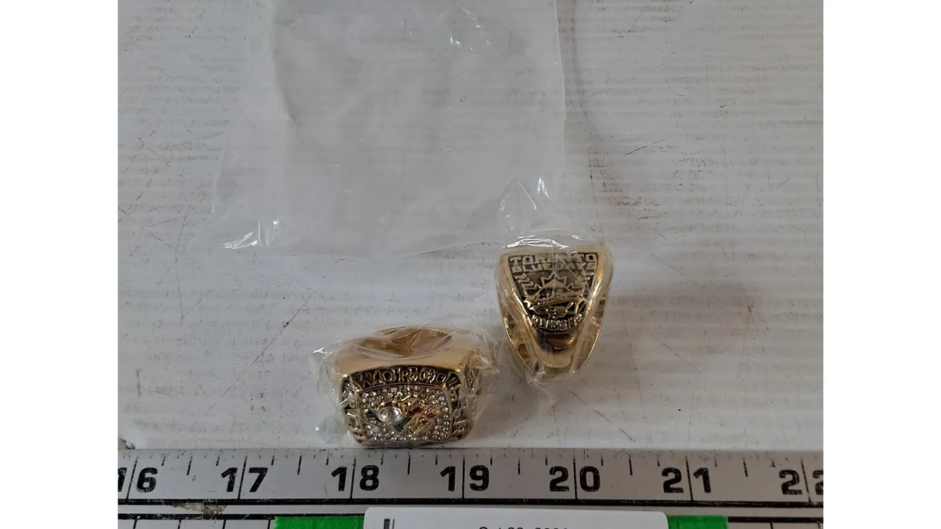 (2)?Size 11 Gold-Toned Toronto Blue Jay Championship Ring Replicas Cannot Authenticate