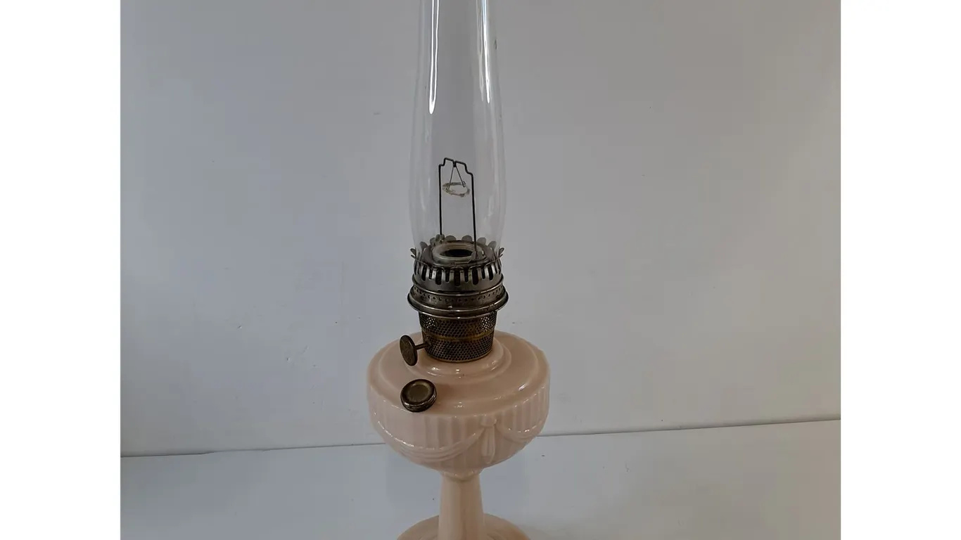 Aladdin Lincoln Drape Kerosene Oil Lamp Model B Nu-Type Light Pink