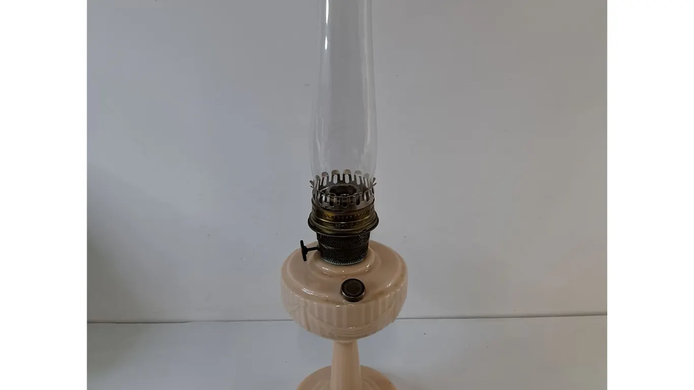 Aladdin Lincoln Drape Kerosene Oil Lamp Model B Nu-Type Light Pink