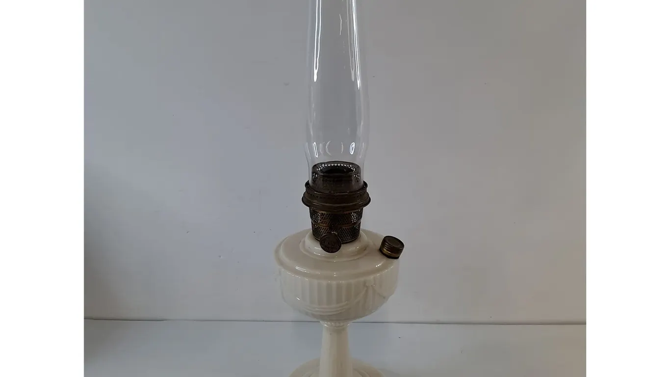 Aladdin Lincoln Drape Kerosene Oil Lamp Model B Nu-Type White