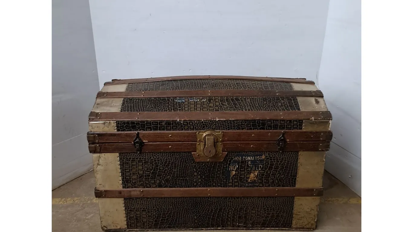 *Antique Dome-Top Steamer Trunk 21"x36"x24" (cannot ship)