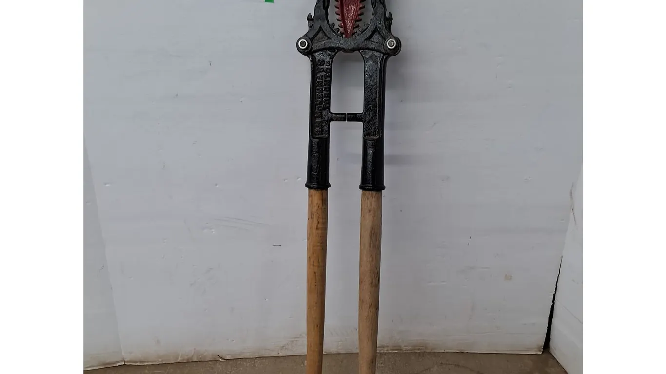 *Cattle Dehorner 47" (cannot ship)