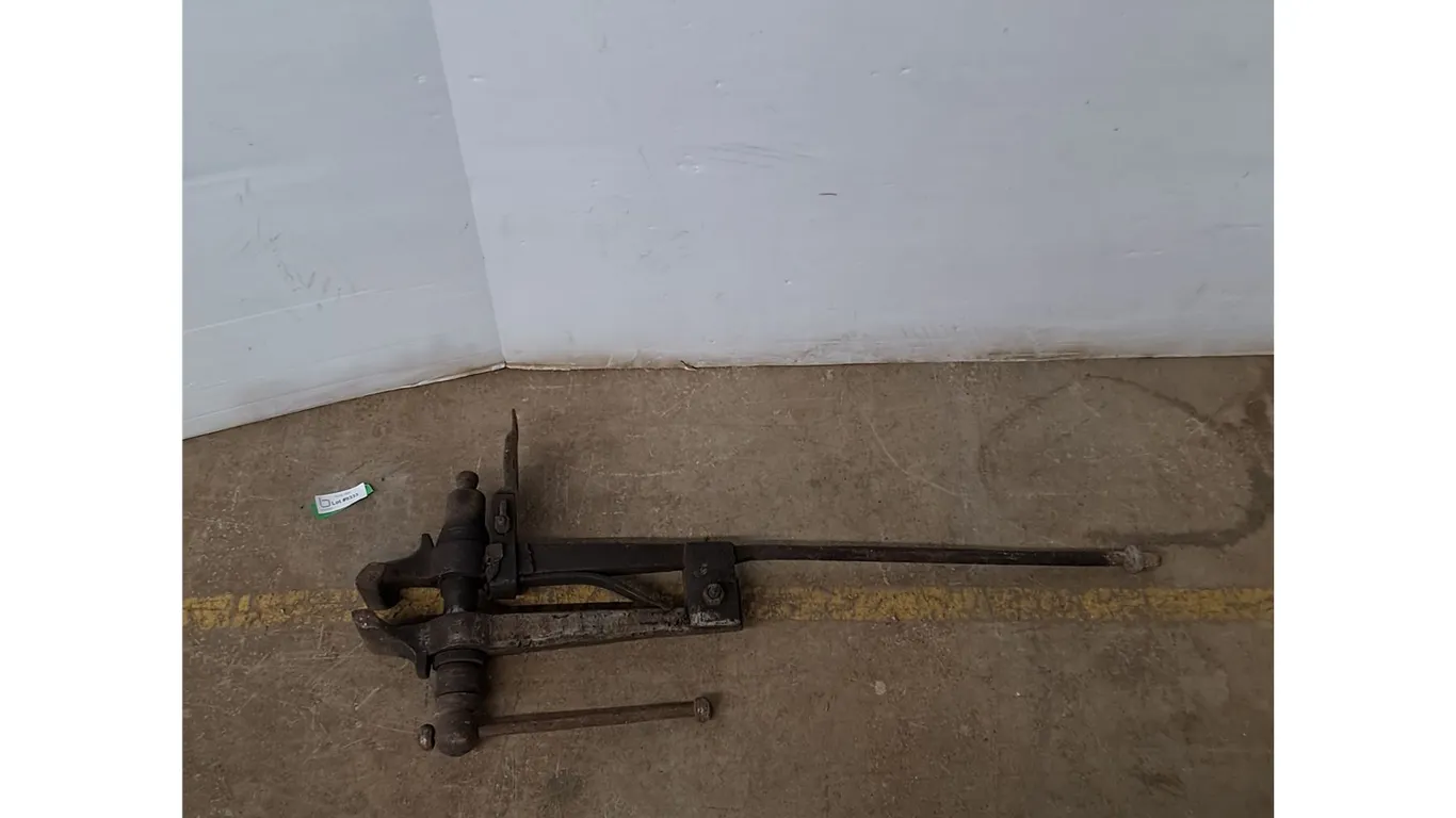 *Pole Vise 40.5"x4" Cannot Ship