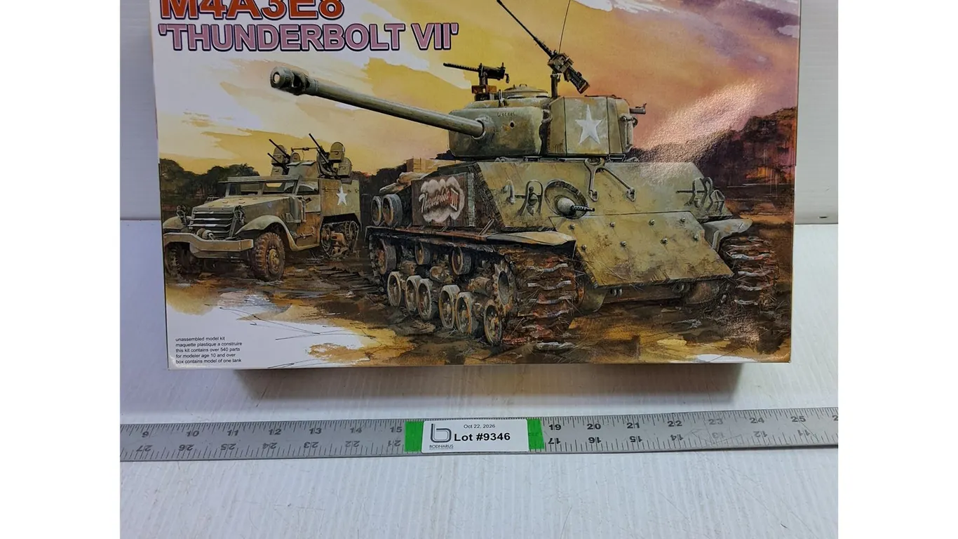 Dragon 1:35 M4A3E8 "Thunderbolt VII" (NIB) Model Kit