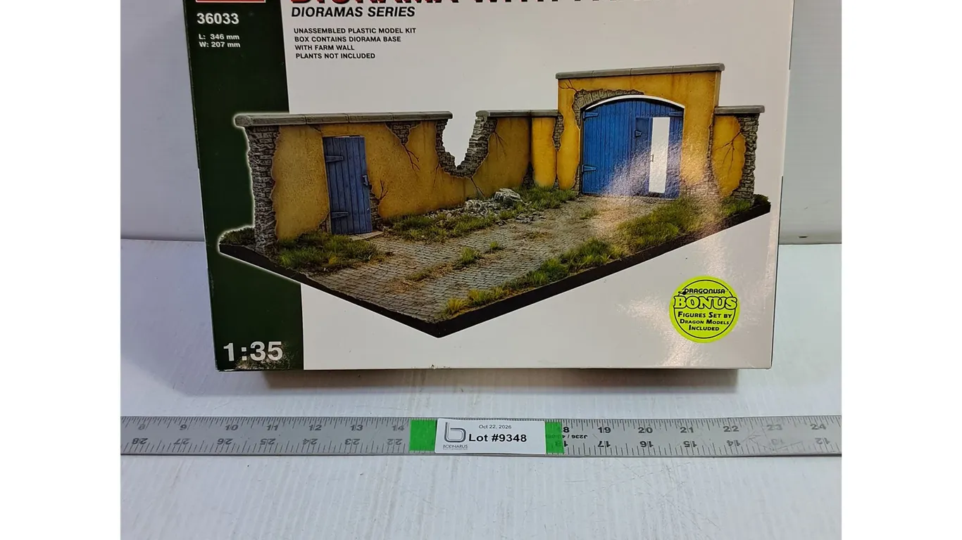 MiniArt 1:35 Diorama with Farm Wall (NIB) Model Kit