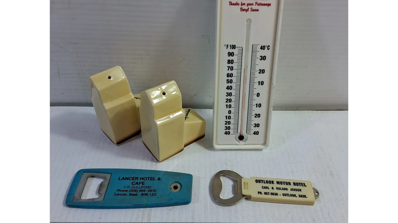 (4) Assorted Vintage Saskatchewan Advertising Items