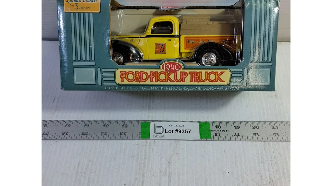 1:25 Home Hardware 1940 Ford Pickup Truck (NOS)