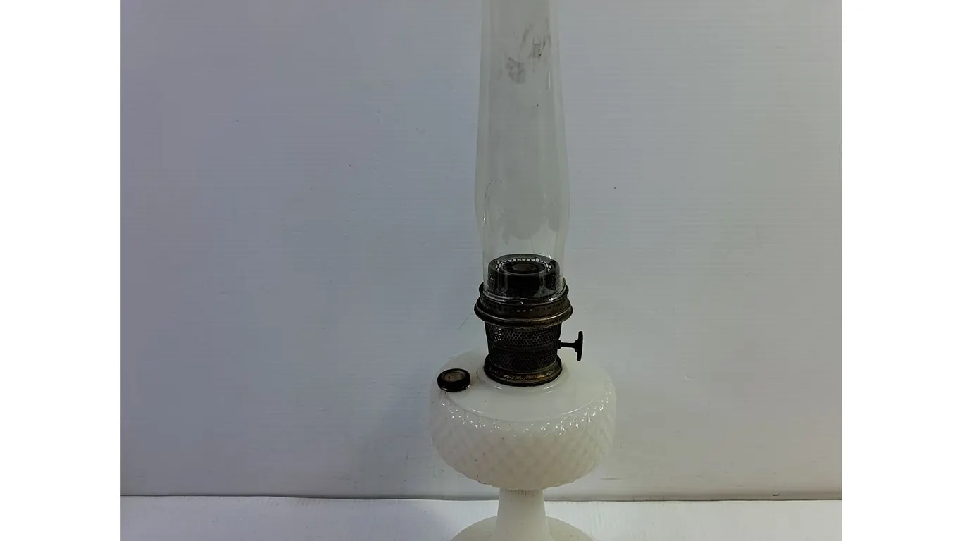 Aladdin Model B-91 Quilt Oil Lamp-Features White Moonstone Diamond Quilt Font-Chimney has Damage