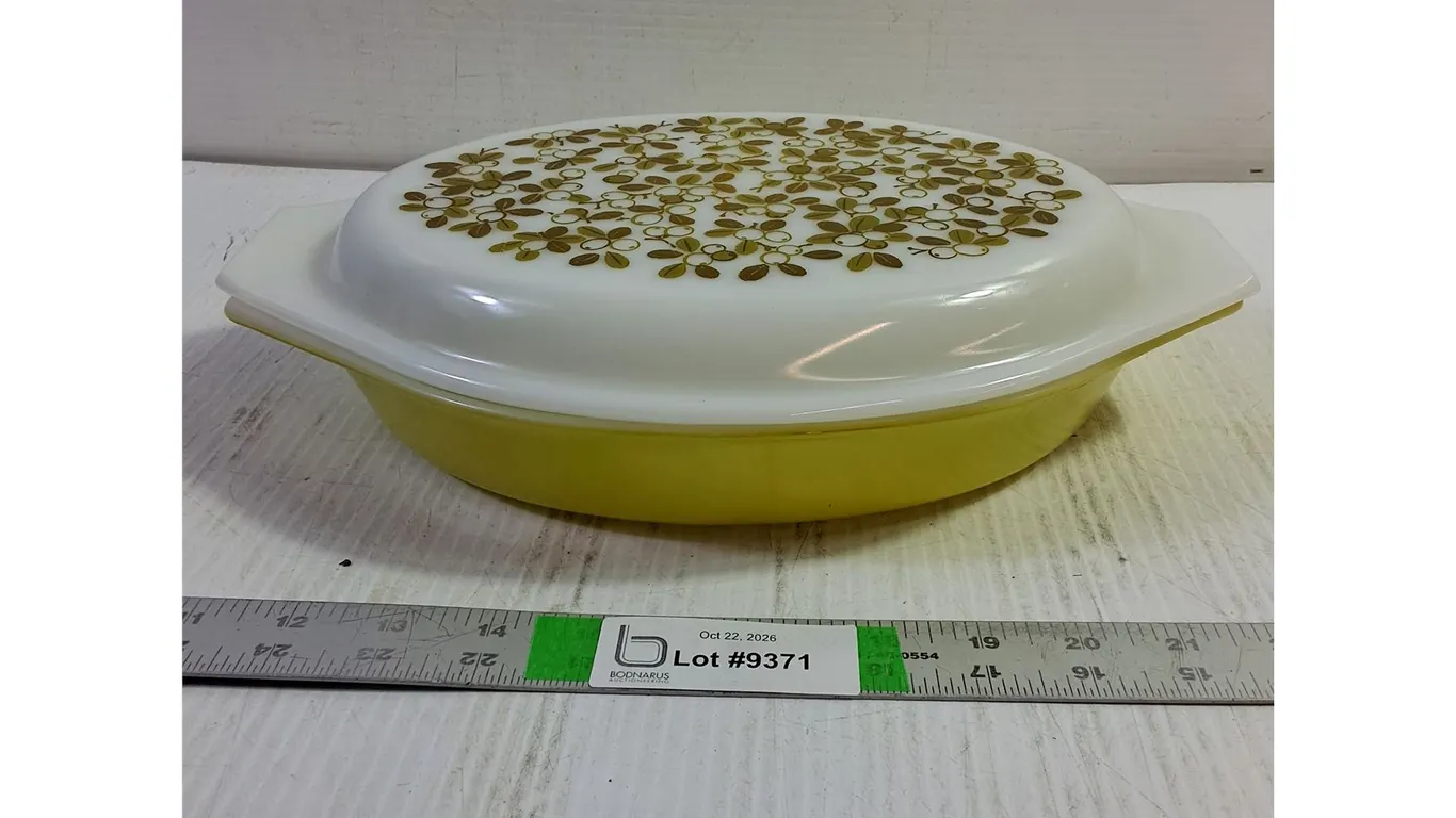 Vintage Pyrex Verde Divided Caserole Dish with Olive Green Floral Pattern on Lid/Chartreuse Base